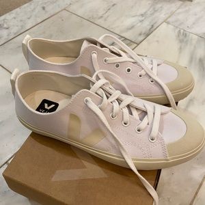 Brand NEW! Nova Canvas White Pierre Veja shoes